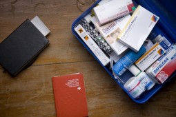 Auch administrative Dinge wie Medikamente, Impfungen, Adressen von der Botschaft mssen erledigt werden.
